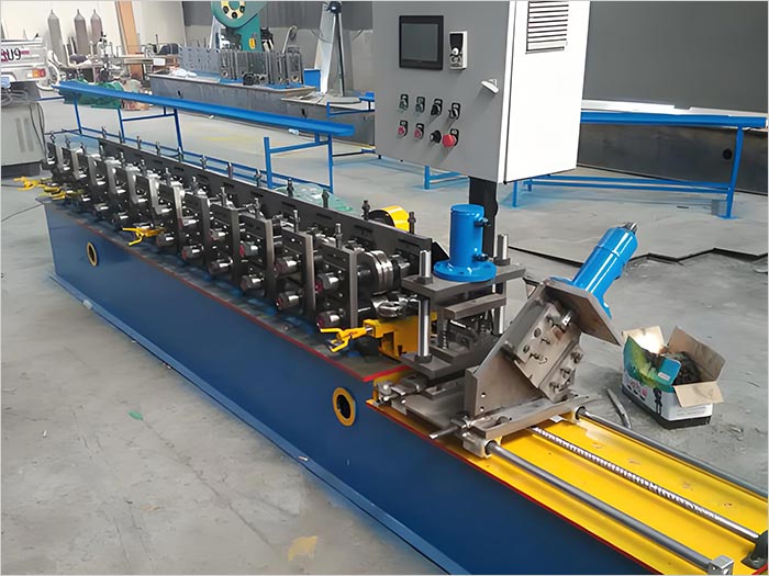 Greenhouse card slotting machi